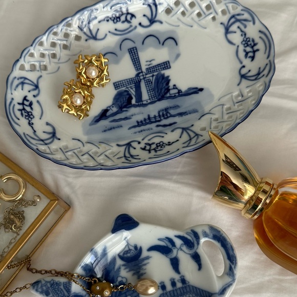 MONET vintage clips earrings- excellent condition - Picture 3 of 11